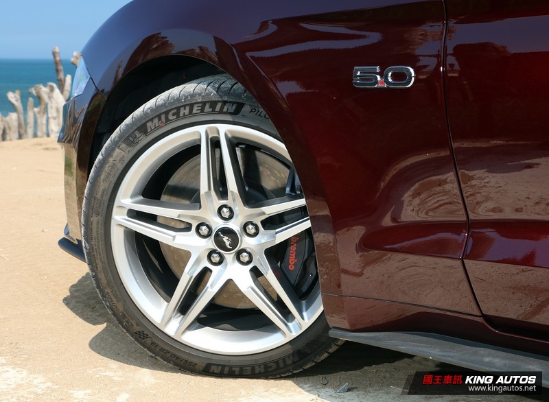 堅持大排氣量的美國味 ─《Ford Mustang 5.0 GT Premium》試駕報導 堅持大排氣量的美國味 ─《Ford Mustang 5.0 GT Premium》試駕報導