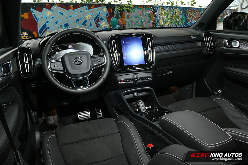 《Volvo XC40》正式在臺上市 3車型169.9萬元起登場 《Volvo XC40》正式在臺上市 3車型169.9萬元起登場