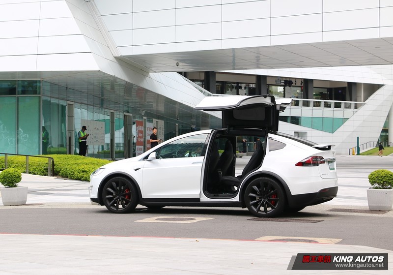 車內大螢幕也能玩手遊? 《Tesla》準備在多媒體系統加入遊戲功能 車內大螢幕也能玩手遊? 《Tesla》準備在多媒體系統加入遊戲功能