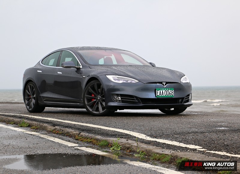 車內大螢幕也能玩手遊? 《Tesla》準備在多媒體系統加入遊戲功能 車內大螢幕也能玩手遊? 《Tesla》準備在多媒體系統加入遊戲功能