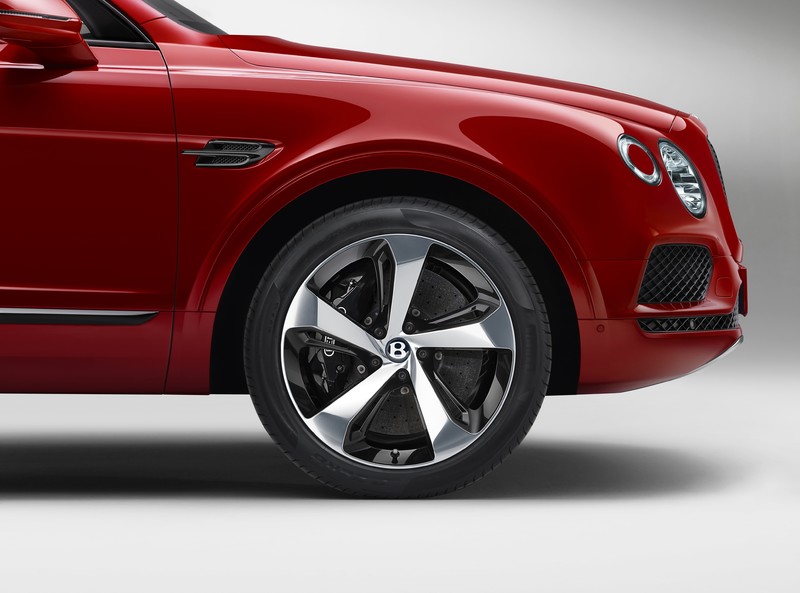 《Bentley Bentayga V8》在台追加上市 基本售價1080萬元起跳 《Bentley Bentayga V8》在台追加上市 基本售價1080萬元起跳