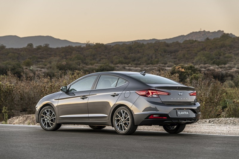 小改款《Hyundai Elantra》變臉現身 美國市場主打安全進化 小改款《Hyundai Elantra》變臉現身 美國市場主打安全進化