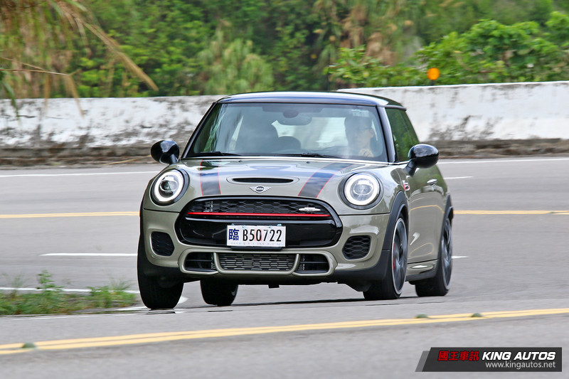 一開就上癮 ─ 小改款《Mini John Cooper Works》試駕報導 一開就上癮 ─ 小改款《Mini John Cooper Works》試駕報導