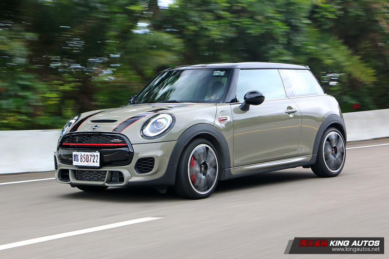 一開就上癮 ─ 小改款《Mini John Cooper Works》試駕報導 一開就上癮 ─ 小改款《Mini John Cooper Works》試駕報導