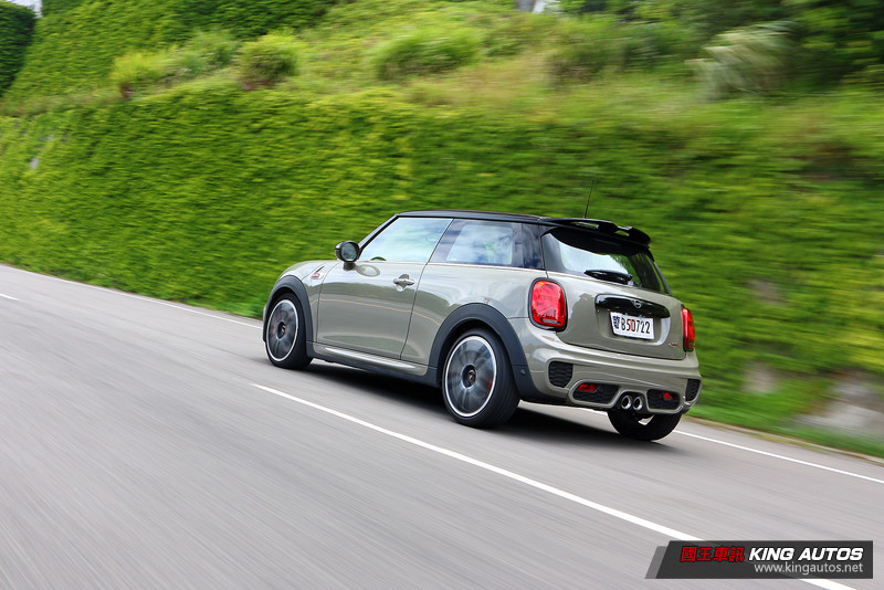 一開就上癮 ─ 小改款《Mini John Cooper Works》試駕報導 一開就上癮 ─ 小改款《Mini John Cooper Works》試駕報導