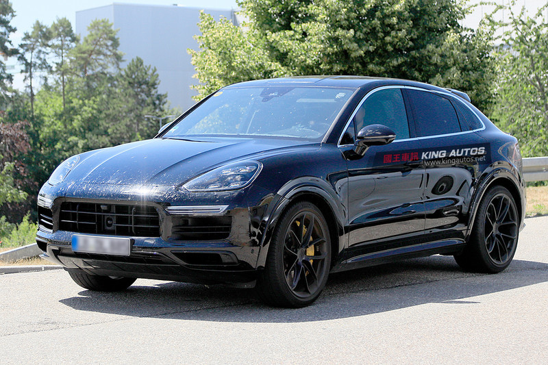 《Porsche Cayenne Coupé》原型車前進紐柏林 大面積升降尾翼設計曝光 《Porsche Cayenne Coupé》原型車前進紐柏林 大面積升降尾翼設計曝光