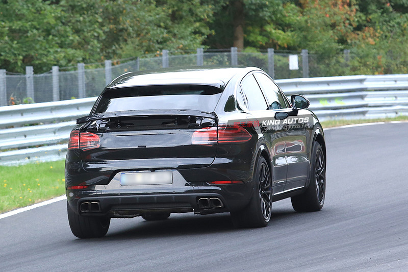 《Porsche Cayenne Coupé》原型車前進紐柏林 大面積升降尾翼設計曝光 《Porsche Cayenne Coupé》原型車前進紐柏林 大面積升降尾翼設計曝光