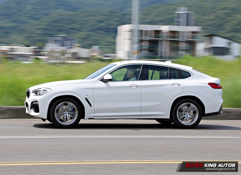 動感美臀更顯誘人 ─ 新一代《BMW X4 xDrive30i M Sport》試駕報導 動感美臀更顯誘人 ─ 新一代《BMW X4 xDrive30i M Sport》試駕報導