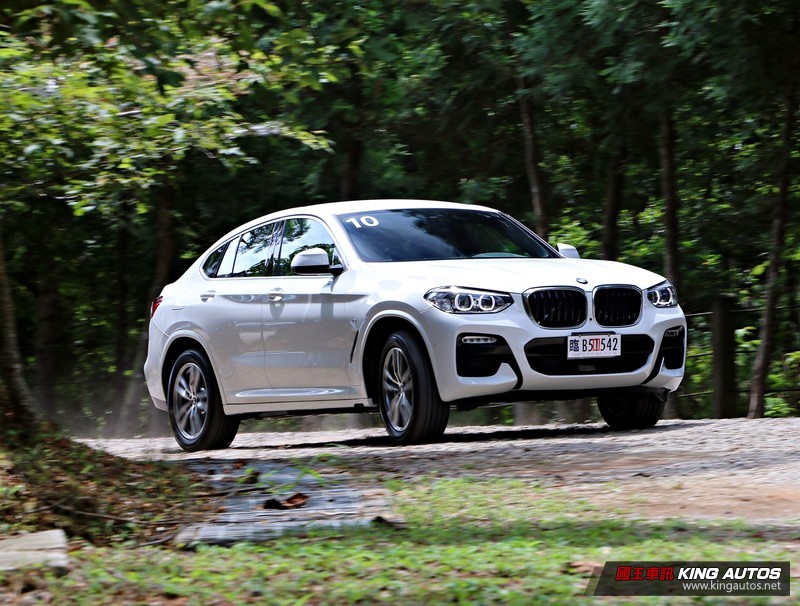 動感美臀更顯誘人 ─ 新一代《BMW X4 xDrive30i M Sport》試駕報導 動感美臀更顯誘人 ─ 新一代《BMW X4 xDrive30i M Sport》試駕報導