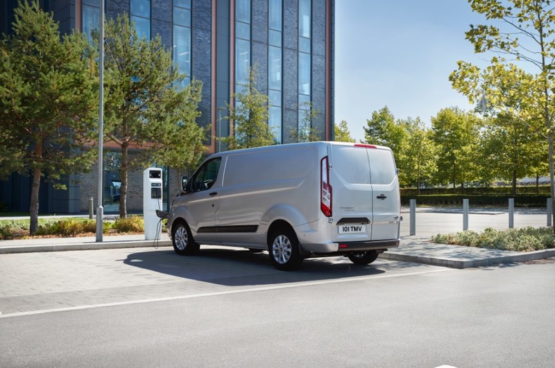 準量產版《Ford Transit Custom PHEV》攜手《Transit Connect Sport》漢諾威現身 準量產版《Ford Transit Custom PHEV》攜手《Transit Connect Sport》漢諾威現身