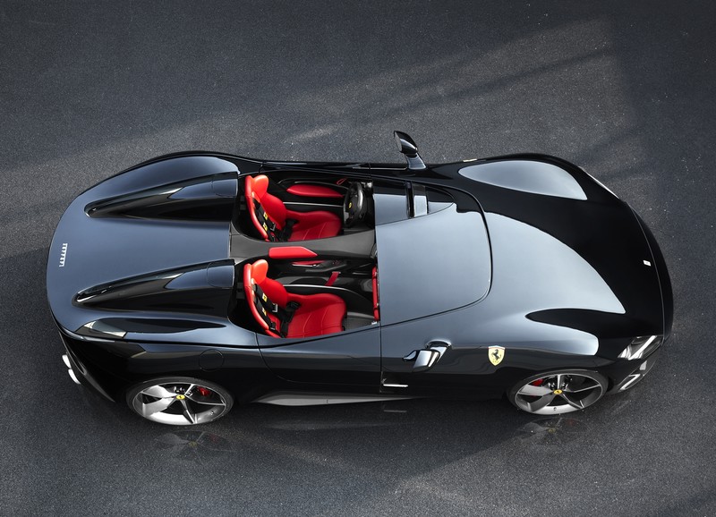 捨棄車頂/擋風玻璃設計 公路賽車《Ferrari Monza SP1 / SP2》正式亮相 捨棄車頂/擋風玻璃設計 公路賽車《Ferrari Monza SP1 / SP2》正式亮相