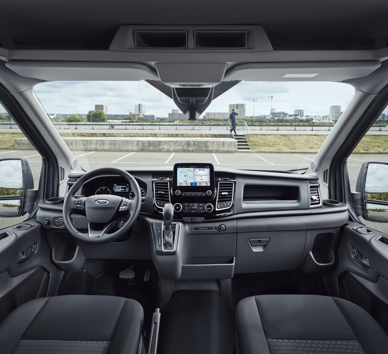 小改款《Ford Transit》商用老大哥變臉上陣更省油 小改款《Ford Transit》商用老大哥變臉上陣更省油