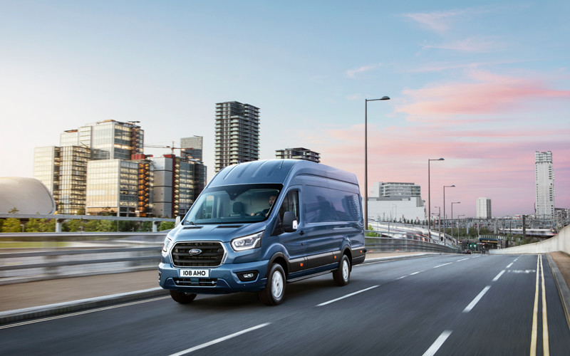 小改款《Ford Transit》商用老大哥變臉上陣更省油 小改款《Ford Transit》商用老大哥變臉上陣更省油