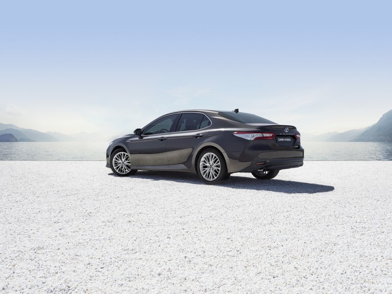Hybrid動力加持《Toyota Camry》闊別14年巴黎車展正式回歸歐洲市場 Hybrid動力加持《Toyota Camry》闊別14年巴黎車展正式回歸歐洲市場
