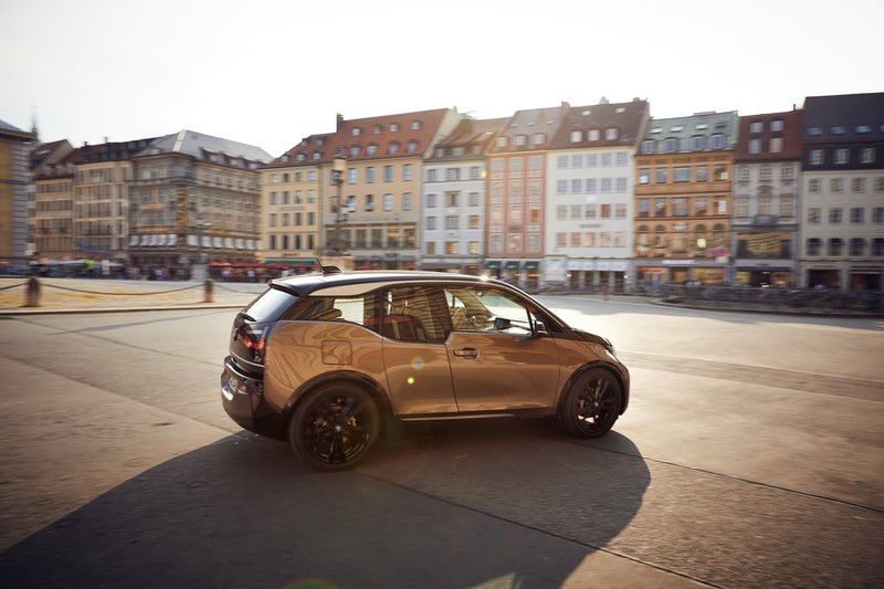 2019年式《BMW i3/i3s》巴黎車展首演續航再升級 2019年式《BMW i3/i3s》巴黎車展首演續航再升級