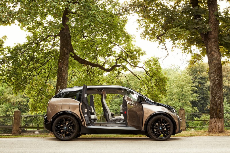 2019年式《BMW i3/i3s》巴黎車展首演續航再升級 2019年式《BMW i3/i3s》巴黎車展首演續航再升級