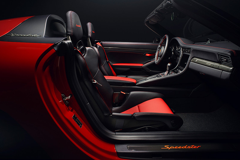 《Porsche 911 Speedster》概念車登陸巴黎 限量1948輛預計2019年投產 《Porsche 911 Speedster》概念車登陸巴黎 限量1948輛預計2019年投產