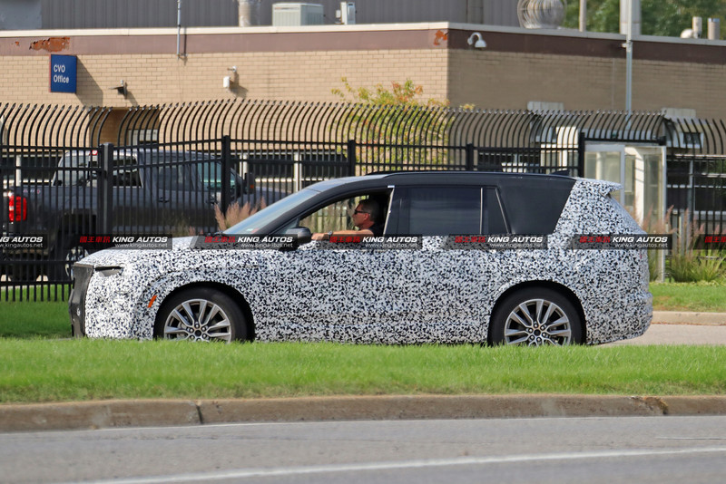 再推全新三排七人座 全新《Cadillac XT6》偽裝測試車捕捉 再推全新三排七人座 全新《Cadillac XT6》偽裝測試車捕捉