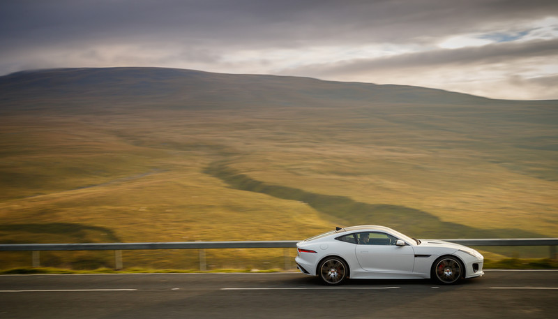 熱血70年《Jaguar F-Type Chequered Flag》方格旗元素特仕上身 熱血70年《Jaguar F-Type Chequered Flag》方格旗元素特仕上身