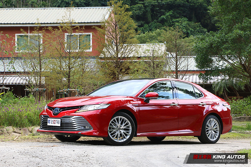 改進口決勝負 ─《Toyota Camry Hybrid》旗艦版質感大幅躍進 改進口決勝負 ─《Toyota Camry Hybrid》旗艦版質感大幅躍進