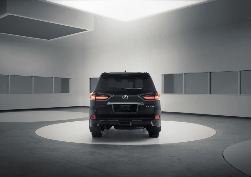 限量特仕《Lexus LX Inspiration》黑白混搭預約2018年洛杉磯車展首演 限量特仕《Lexus LX Inspiration》黑白混搭預約2018年洛杉磯車展首演