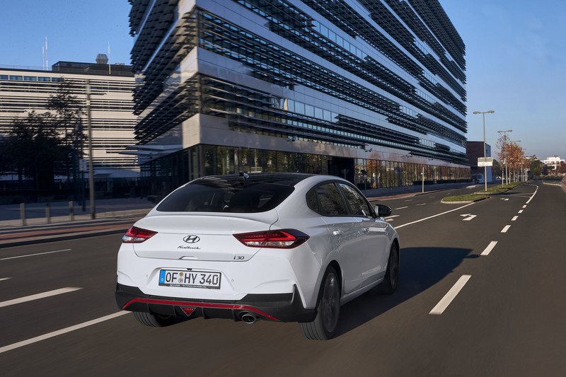《Hyundai i30 Fastback N Line》運動化家族新成員美背現身 《Hyundai i30 Fastback N Line》運動化家族新成員美背現身