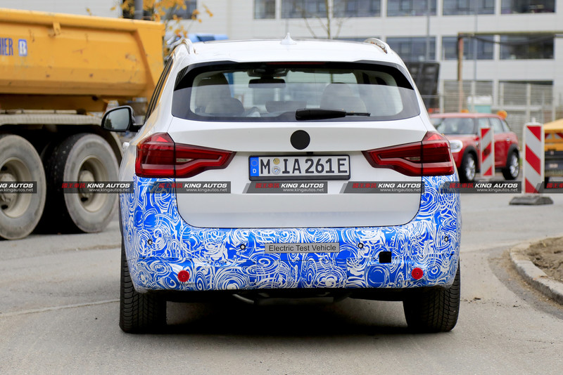 量產版純電SUV測試中 《BMW iX3》偽裝測試車德國莫尼黑二度捕捉 量產版純電SUV測試中 《BMW iX3》偽裝測試車德國莫尼黑二度捕捉