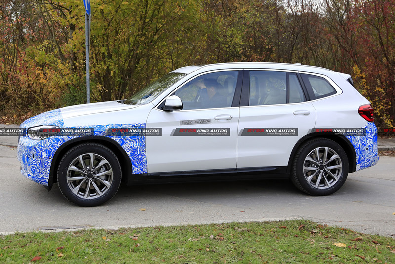 量產版純電SUV測試中 《BMW iX3》偽裝測試車德國莫尼黑二度捕捉 量產版純電SUV測試中 《BMW iX3》偽裝測試車德國莫尼黑二度捕捉