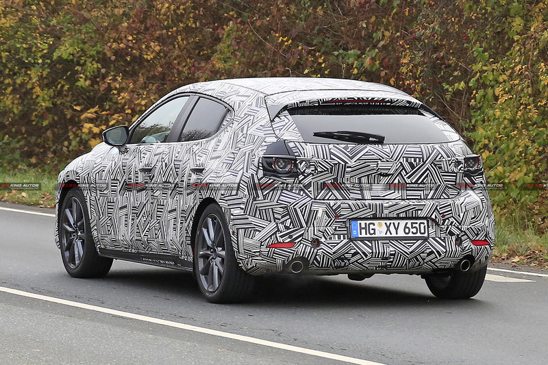 新世代《Mazda3》現身前最終偽裝 魂動設計與動力科技再進化 新世代《Mazda3》現身前最終偽裝 魂動設計與動力科技再進化