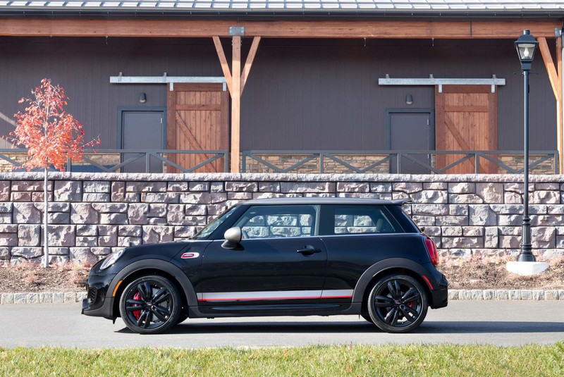 《Mini John Cooper Works Knights Edition》預告洛杉磯車展熱血現身 《Mini John Cooper Works Knights Edition》預告洛杉磯車展熱血現身