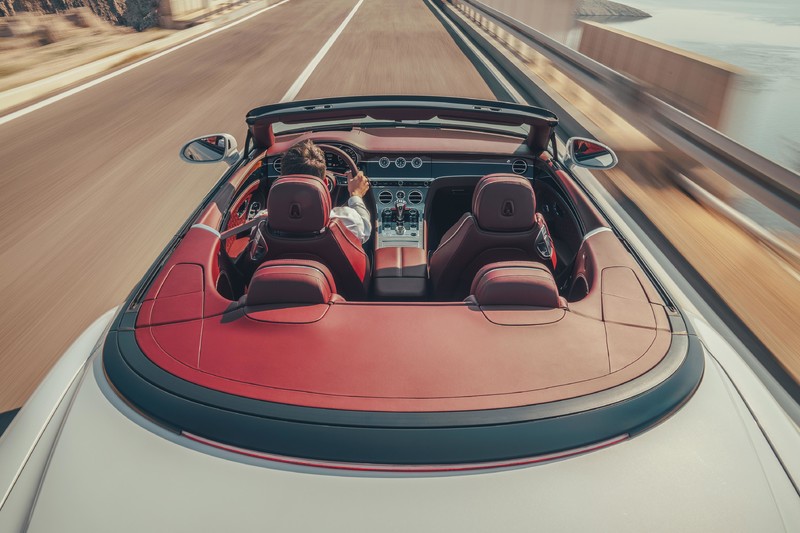 《Bentley Continental GT》追加敞篷車型 極速仍可達333km/h 《Bentley Continental GT》追加敞篷車型 極速仍可達333km/h