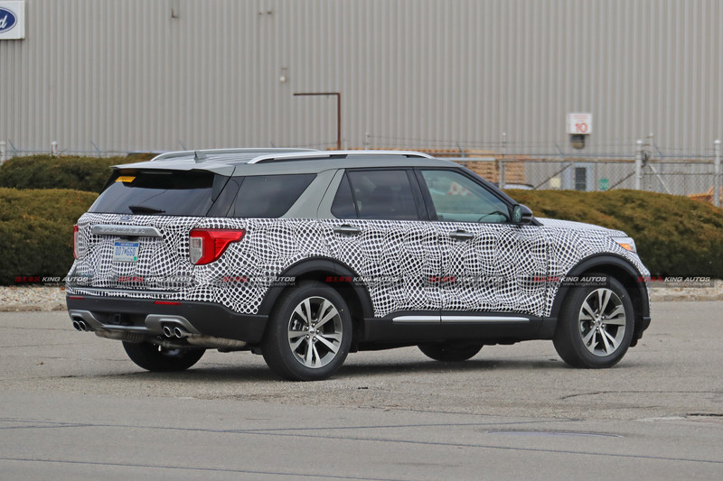 新世代《Ford Explorer》輕偽裝現身 Platinum頂規車型搶先曝光 新世代《Ford Explorer》輕偽裝現身 Platinum頂規車型搶先曝光