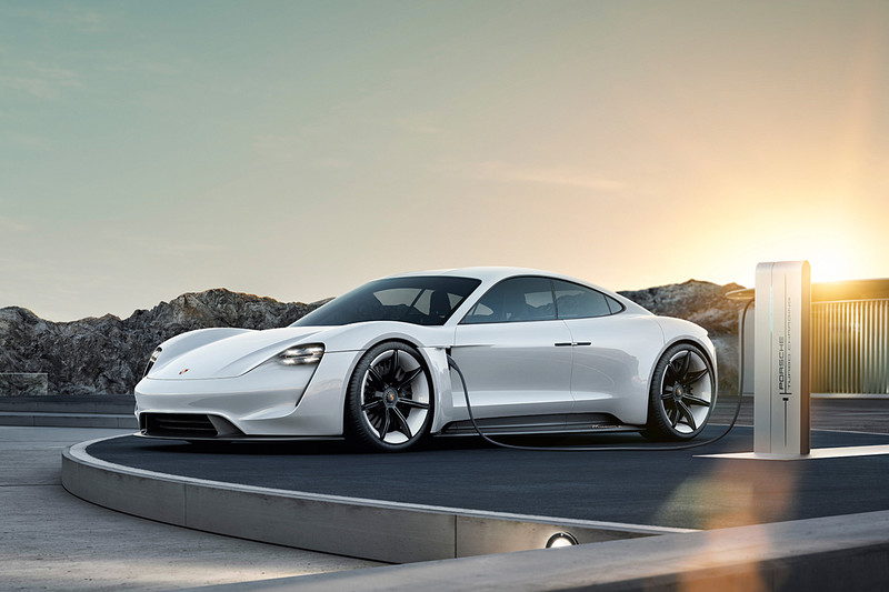 《Porsche》投入《FastCharge》超快速充電站建設 消弭電動車續航力疑慮 《Porsche》投入《FastCharge》超快速充電站建設 消弭電動車續航力疑慮