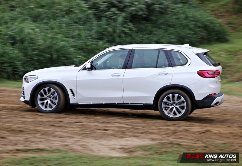 跌破你眼鏡的靈活感─新世代《BMW X5 xDrive40i》試駕,動態篇 跌破你眼鏡的靈活感─新世代《BMW X5 xDrive40i》試駕,動態篇