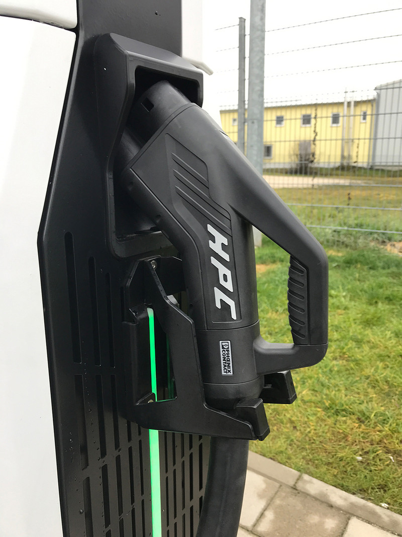 《Porsche》投入《FastCharge》超快速充電站建設 消弭電動車續航力疑慮 《Porsche》投入《FastCharge》超快速充電站建設 消弭電動車續航力疑慮