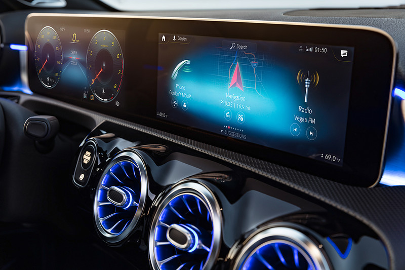 大改款《Mercedes-Benz CLA》預告2019年CES發表 車側預覽圖首度曝光 大改款《Mercedes-Benz CLA》預告2019年CES發表 車側預覽圖首度曝光