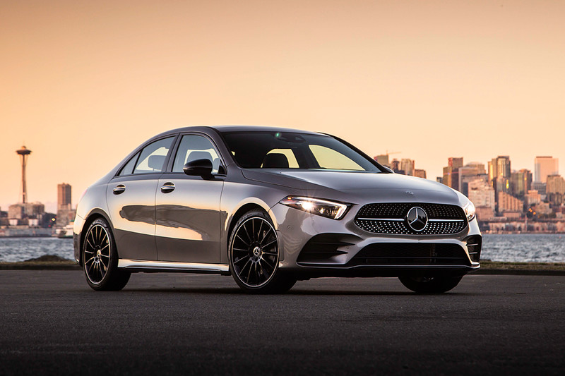 大改款《Mercedes-Benz CLA》預告2019年CES發表 車側預覽圖首度曝光 大改款《Mercedes-Benz CLA》預告2019年CES發表 車側預覽圖首度曝光