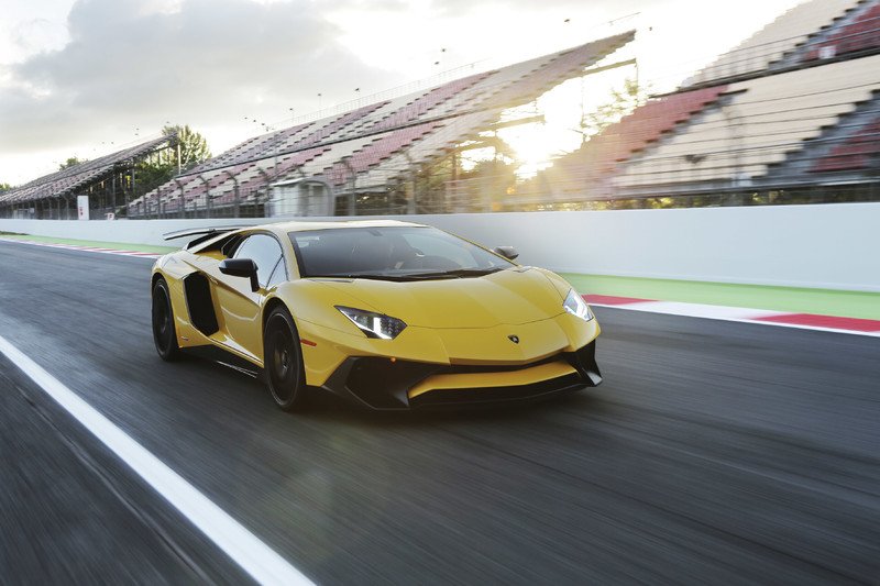 超跑加速戰 《McLaren 720S》vs《812 Superfast》vs《Aventador SV》vs《Huracán P 超跑加速戰 《McLaren 720S》vs《812 Superfast》vs《Aventador SV》vs《Huracán P