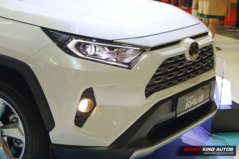 大改款《Toyota RAV4》新加坡車展直擊 台灣可望第一季末發表 大改款《Toyota RAV4》新加坡車展直擊 台灣可望第一季末發表