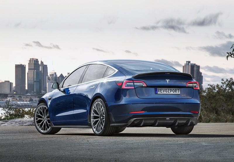香港RevoZport妙手操刀 《Tesla Model 3》碳纖維套件低調升級 香港RevoZport妙手操刀 《Tesla Model 3》碳纖維套件低調升級