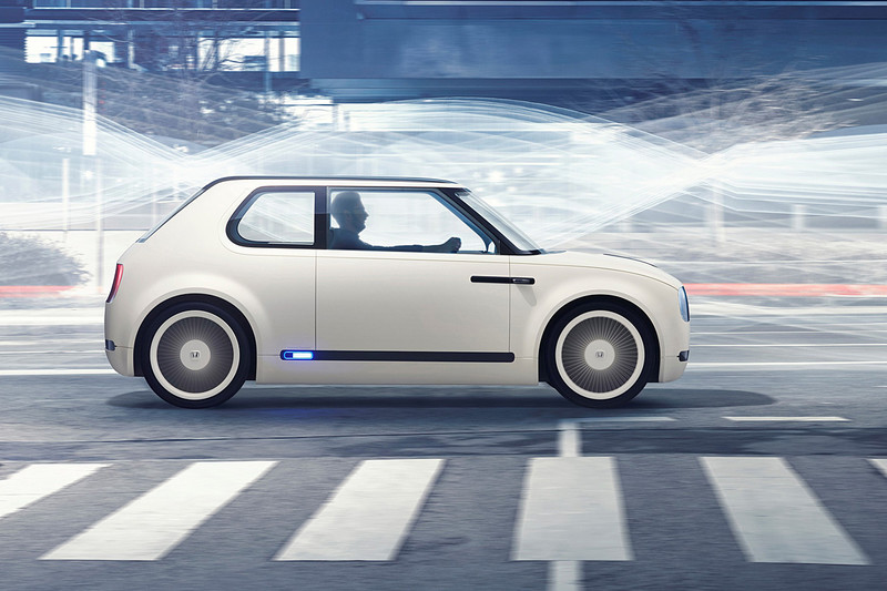 《Honda Urban EV》量產原型車內裝曝光 滿載螢幕點亮科技感