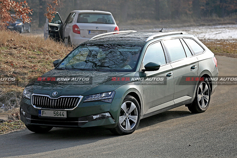 小改款《Škoda Superb》推估今年年中現身 植入新世代家族設計語言 小改款《Škoda Superb》推估今年年中現身 植入新世代家族設計語言