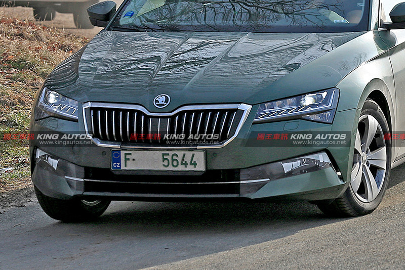 小改款《Škoda Superb》推估今年年中現身 植入新世代家族設計語言 小改款《Škoda Superb》推估今年年中現身 植入新世代家族設計語言