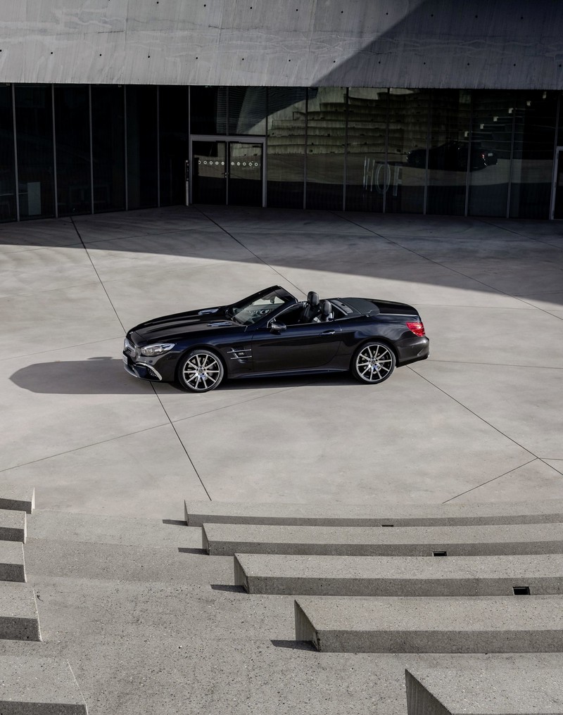 《Mercedes-Benz SL Grand Edition》上空尤物變裝化身優雅特仕 《Mercedes-Benz SL Grand Edition》上空尤物變裝化身優雅特仕