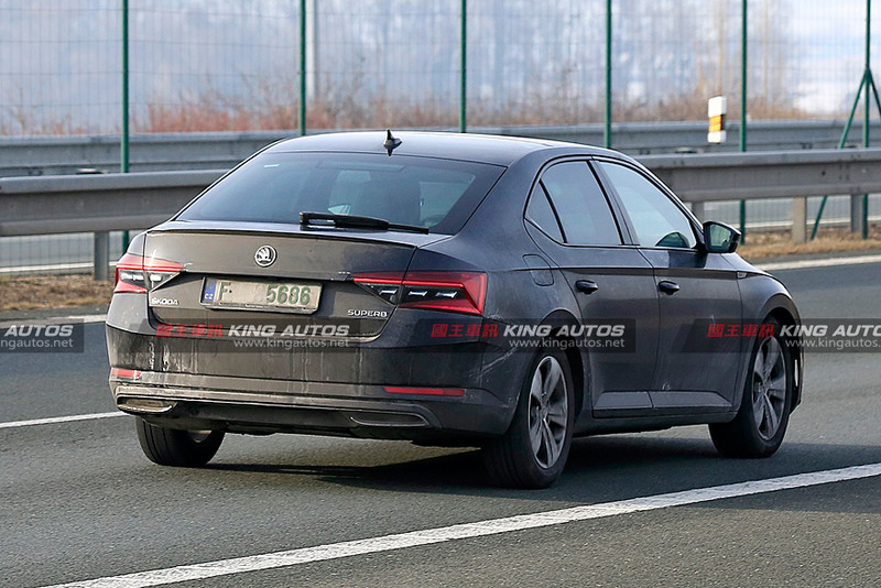 小改款《Škoda Superb》推估今年年中現身 植入新世代家族設計語言 小改款《Škoda Superb》推估今年年中現身 植入新世代家族設計語言