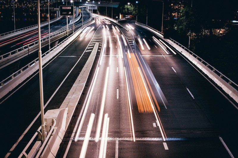 美國加州參議員提案開放高速公路無限速車道 美國加州參議員提案開放高速公路無限速車道