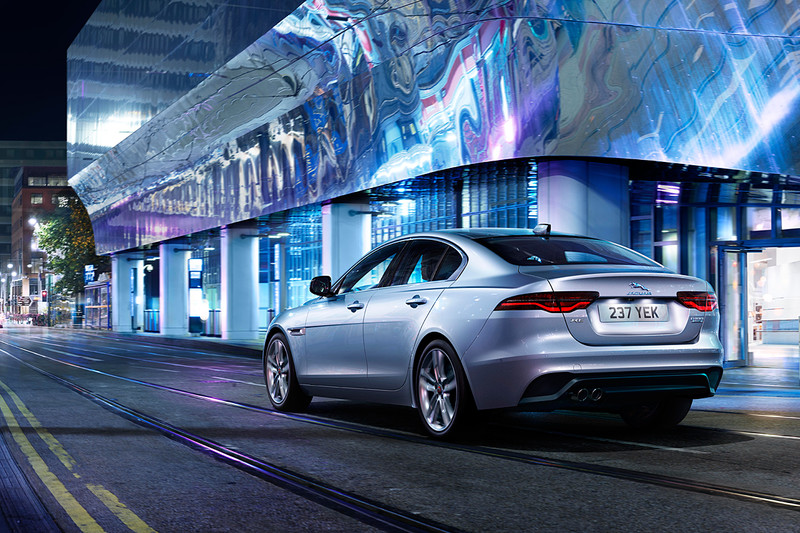 《Jaguar XE》小改款現身亮相 設計科技同步進化