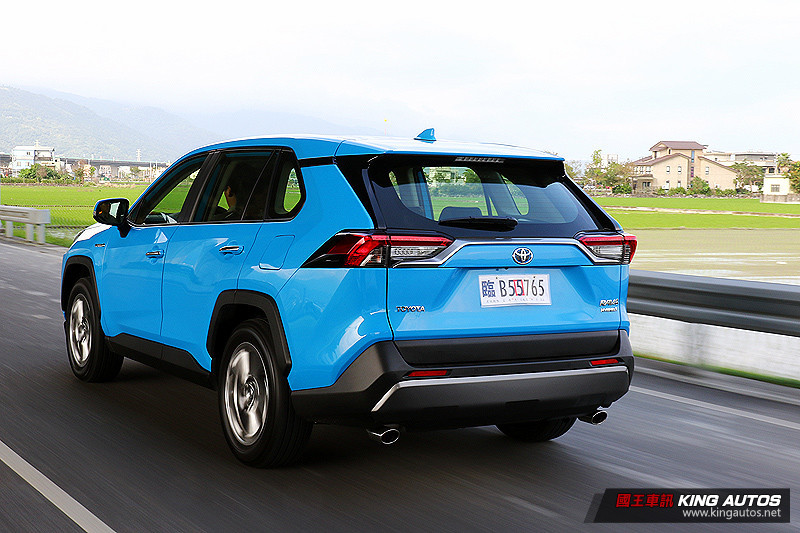 令人兩難的抉擇 ─《Toyota RAV4 Hybrid》旗艦版試駕報導 令人兩難的抉擇 ─《Toyota RAV4 Hybrid》旗艦版試駕報導