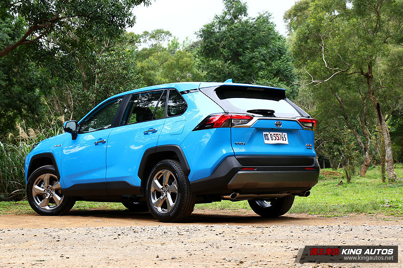 令人兩難的抉擇 ─《Toyota RAV4 Hybrid》旗艦版試駕報導 令人兩難的抉擇 ─《Toyota RAV4 Hybrid》旗艦版試駕報導