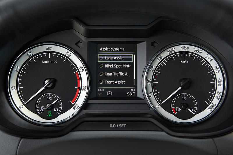 《Škoda Octavia》享免費安全升級 5月底前訂車加贈ACC與車道偏移警示 《Škoda Octavia》享免費安全升級 5月底前訂車加贈ACC與車道偏移警示